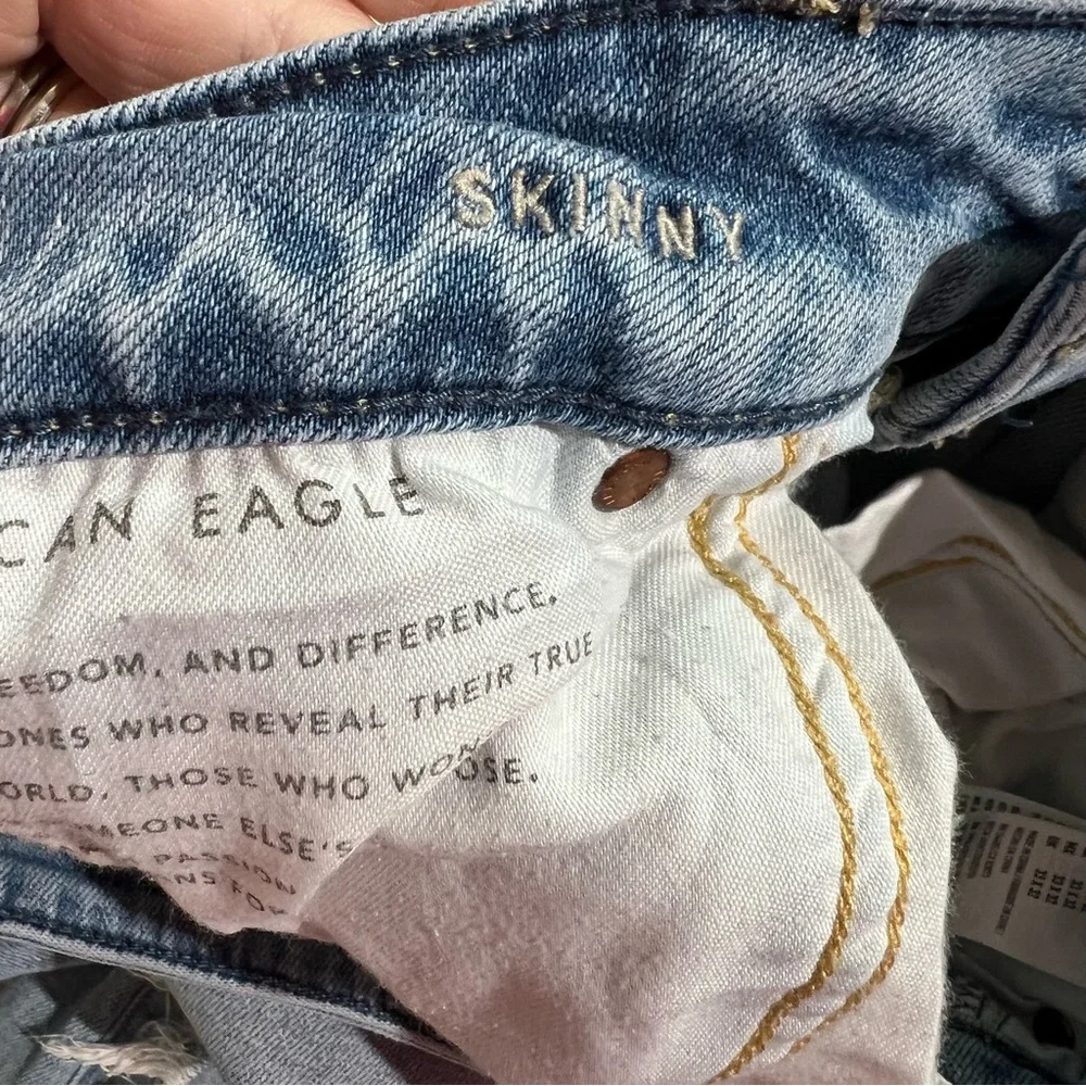 American Eagle Distressed Light Wash Slim Straight Jeans 33x32